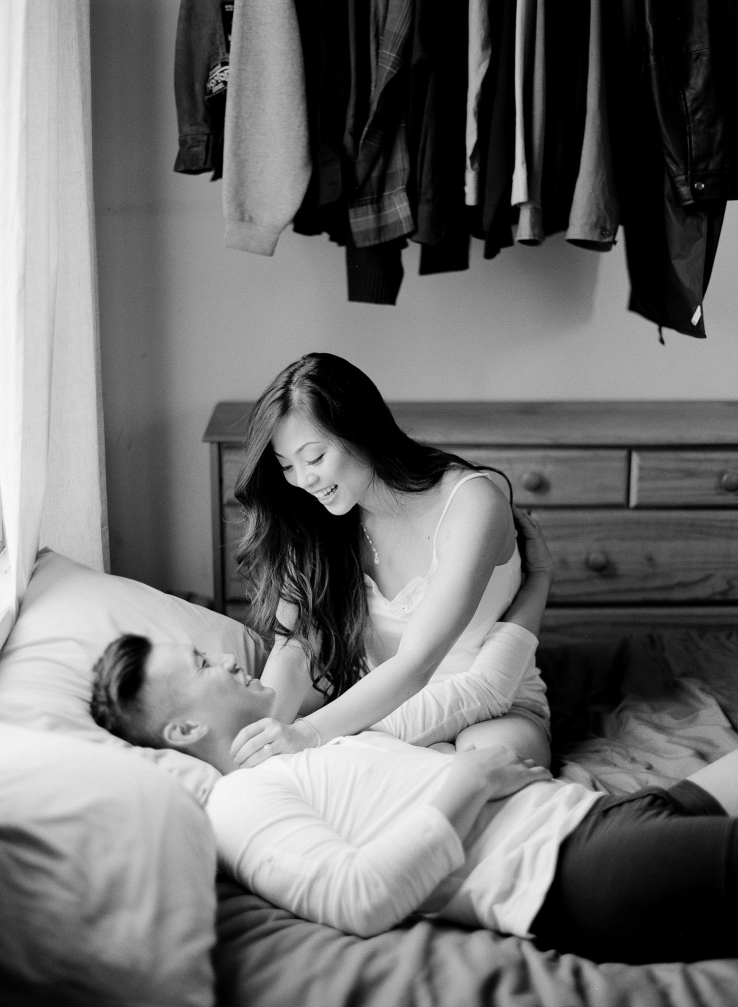 blog-vancouver-engagement-session-gastown-chinatown-destination-pillow-fight-intimate-003